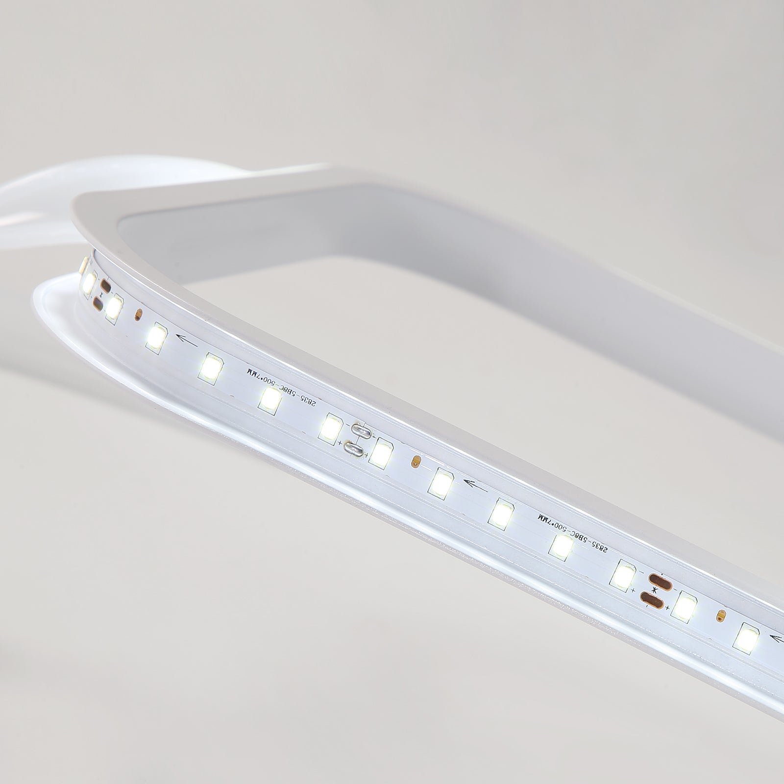 Lustre Moderne LED Comely, Luminaire De Plafond Design Carrés Blancs 60W 6750LM, Lampe De Plafond En Acrylique Pour Salon Chambre Cuisine Salle De Séjour Bureau, Lumière Froide 6500K