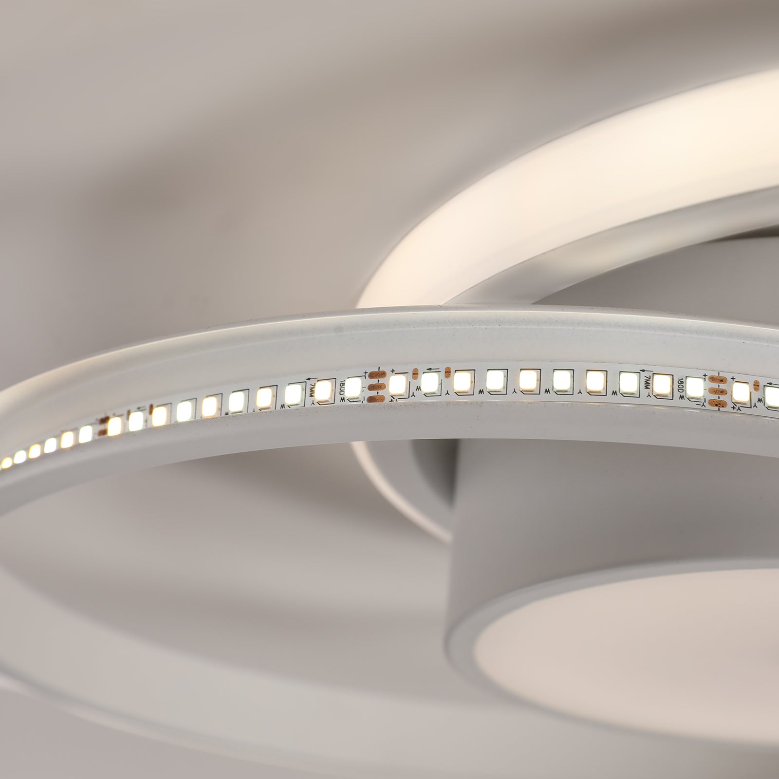Comely Plafonnier LED, Rond Lampe de plafond 42W, Moderne Luminaire Plafonnier pour Couloir Coucher Salle de Bains Cuisine Salon, Lumière Naturelle 4500K, Longueur 40cm, Blanc