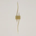 Wandleuchte – Goldener Aluminiumrahmen, warmes Licht