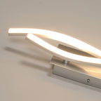Wandleuchte – silberner Aluminiumrahmen, warmes Licht