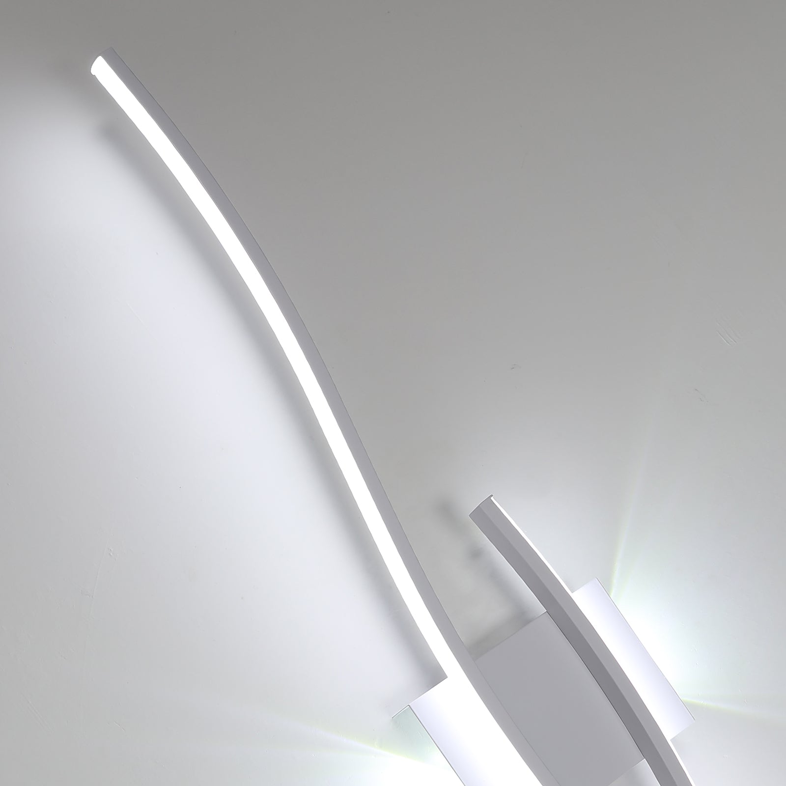 Wandleuchte – weißer Aluminiumrahmen, weißes Licht