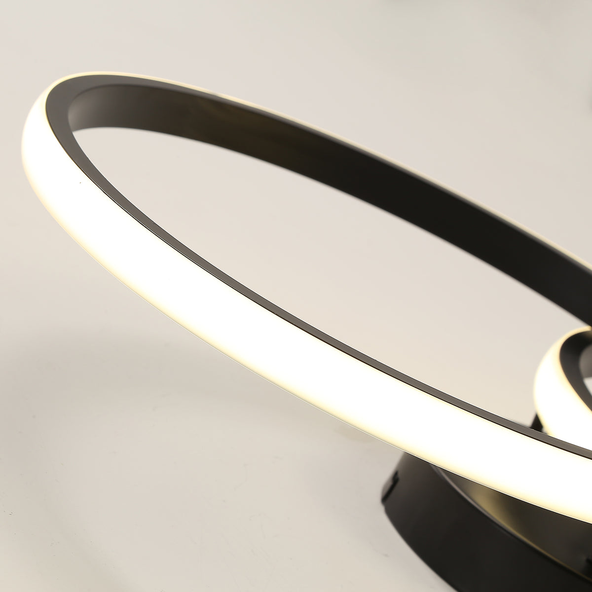 Deckenleuchte – schwarzer Aluminiumrahmen, Naturlicht