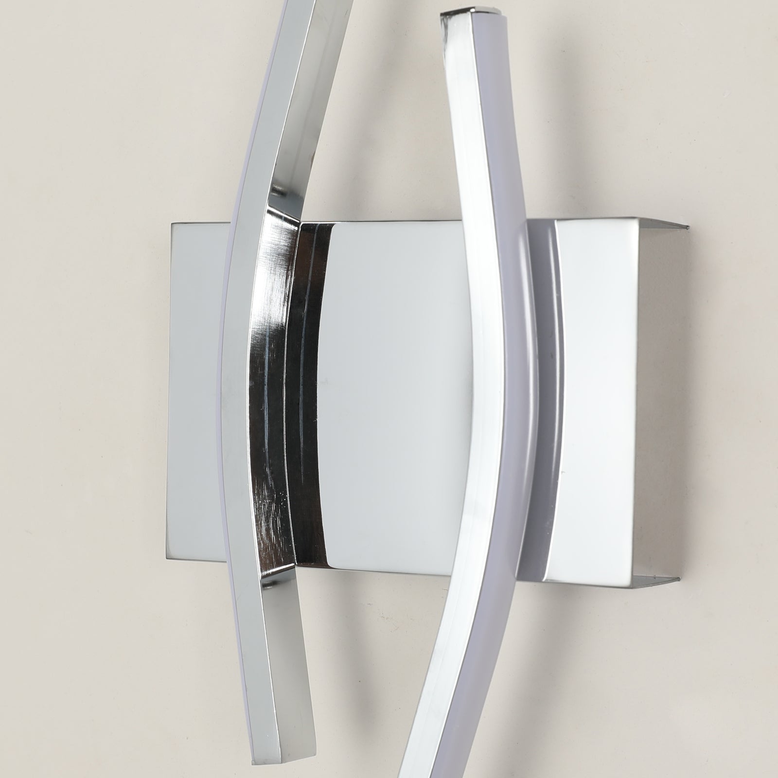 Wall Light - Chrome Aluminium Frame, White Light