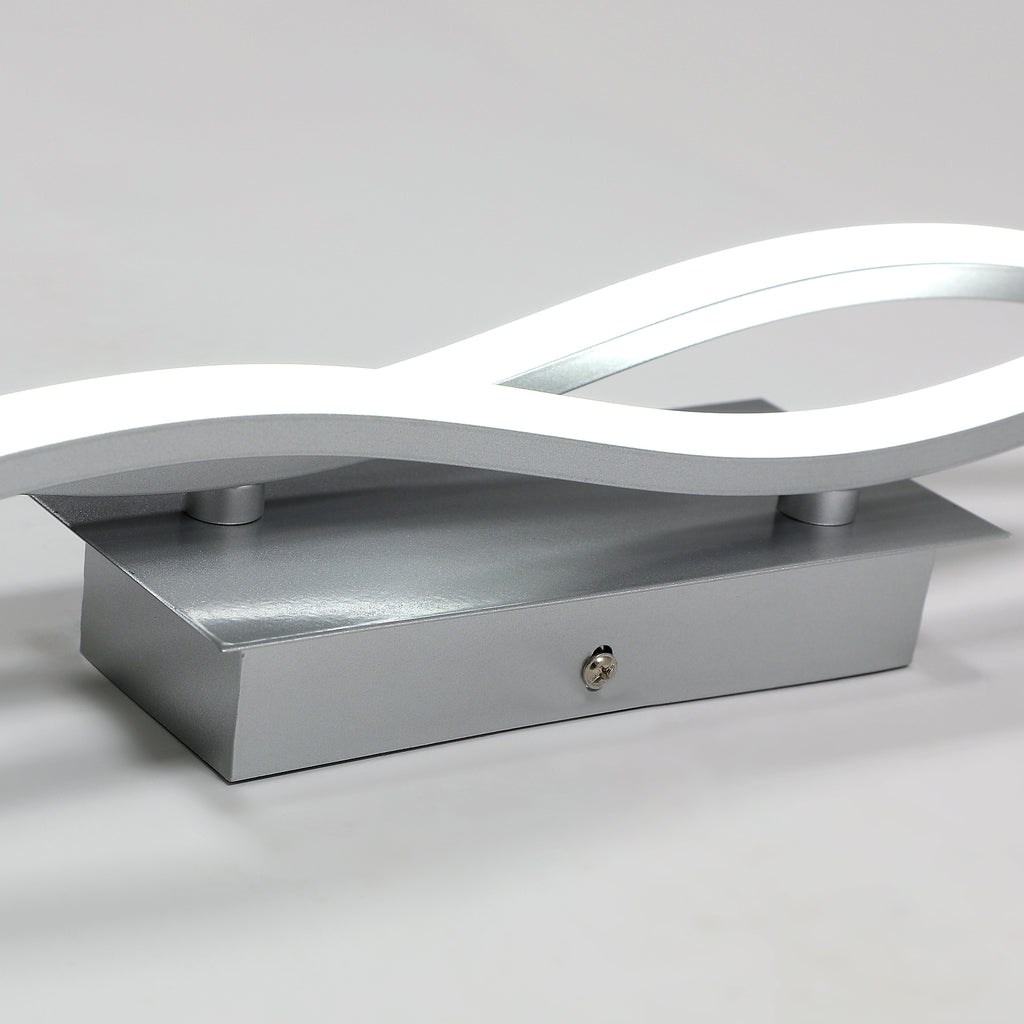 Wandleuchte – silberner Aluminiumrahmen, weißes Licht