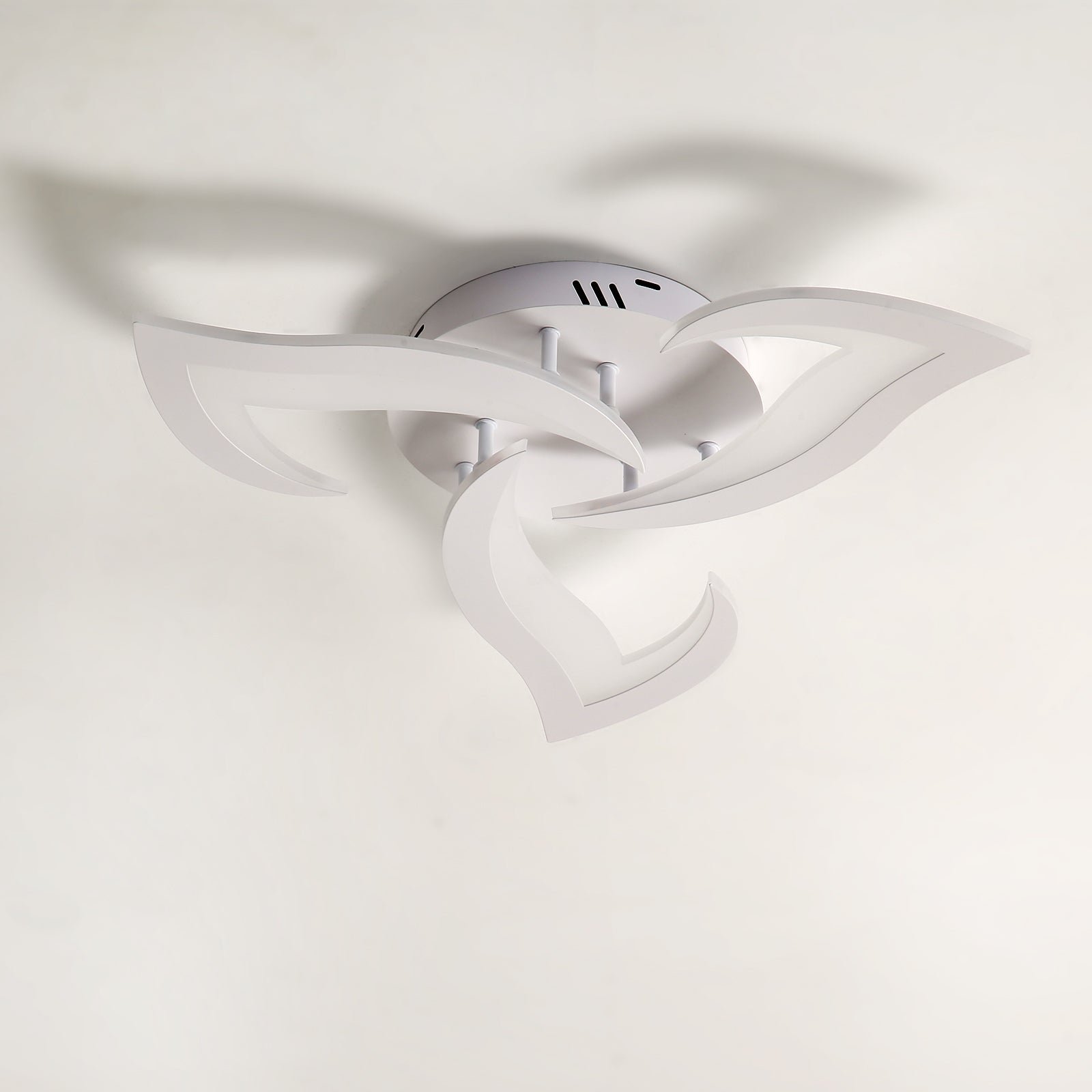 Comely Plafonnier LED, Luminaire Plafonnier 58cm 36W, Lustre Salon Moderne, Lampe de Plafond de Pétale pour Salon Chambre Cuisine Salle à Manger, Lumière Blanche Chaude 3000K, Blanc